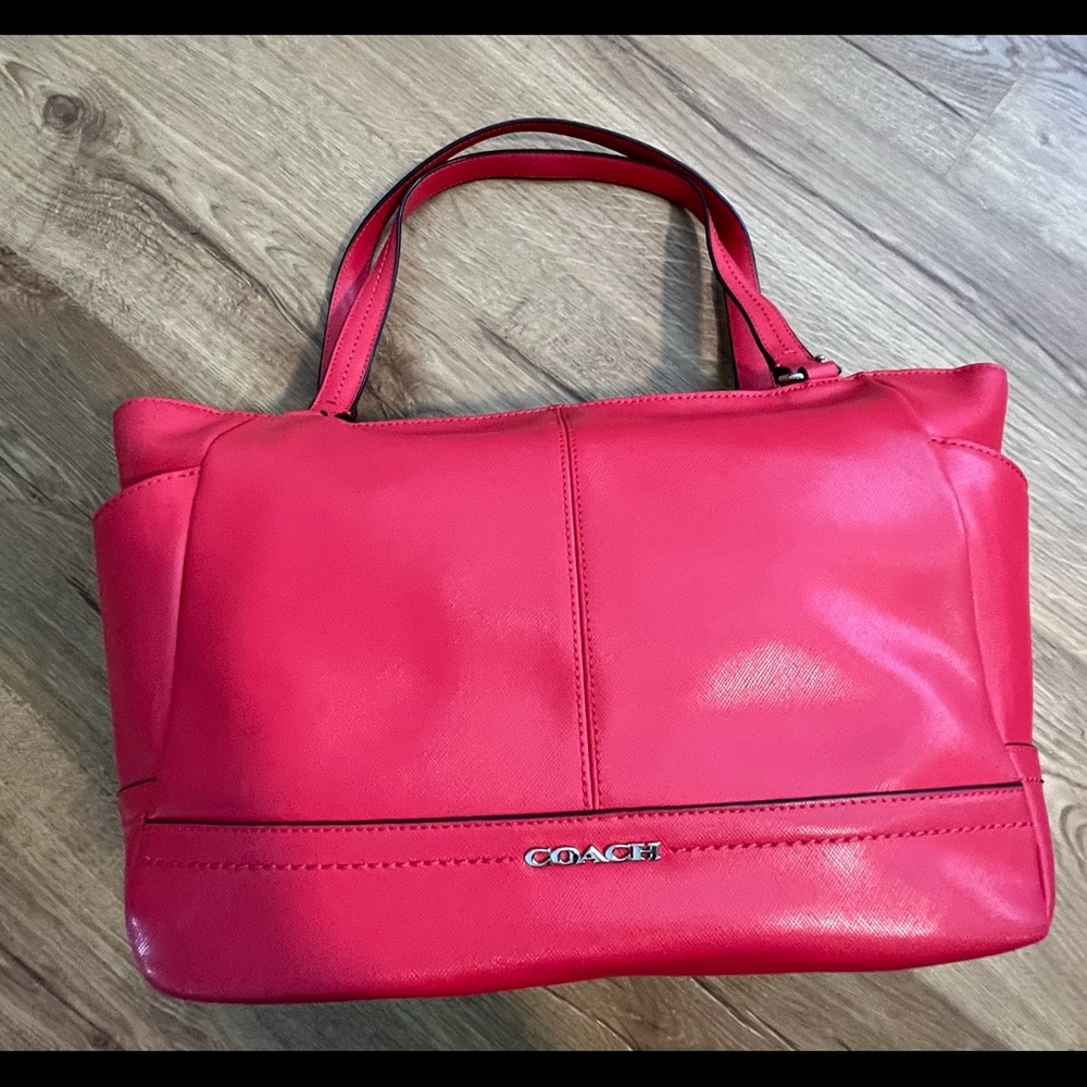 Coach shoulder bag! Beautiful color!🌹